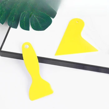  Автомобильный инструмент для пленки Желтая лопата Пластиковый треугольный скребок Многофункциональный скребок для удаления клея Размораживание Маленький скребок