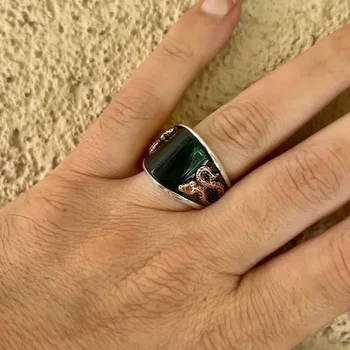 Новое двухцветное кольцо в стиле панк в стиле ретро, европейское и американское кольцо с тотемом змеи, мужское кольцо из зеленого агата